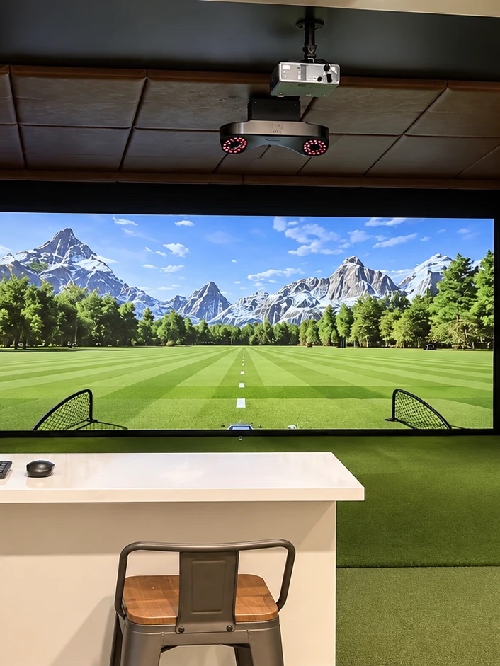 Club 72 golf simulator bay